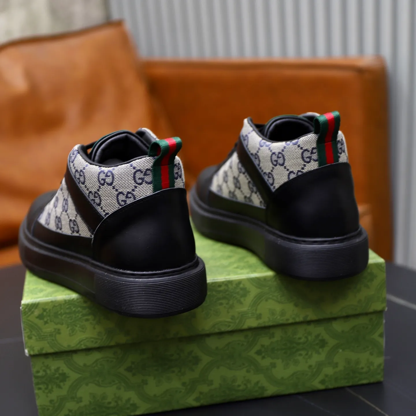 Ex-factory price: 462💰🙅‍♂️🙅‍♂️🙅‍♂️ Brand: Gucci GUCCi Standard code: 38-44 (45 customized) Grade: Same as the official website Material: Original cowhide material spliced with brand cloth Comfortable and breathable lining Lightweight and wear-resistant sports outsole Style category: Men's fashion casual shoes Running sports shoes Distinguished luxury brand elements Top luxury color: actual picture color